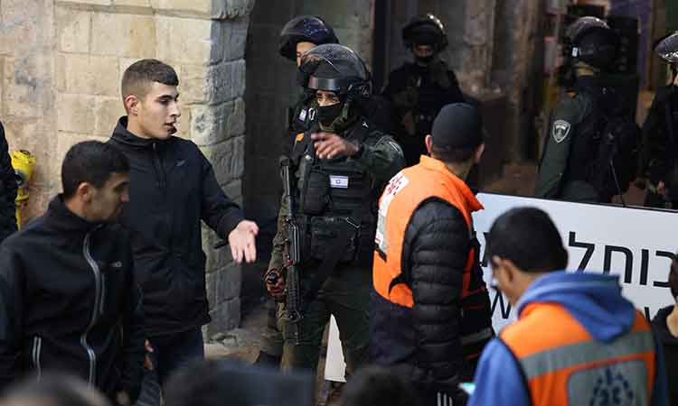 Violence-Al-Aqsa-April6-main2-750