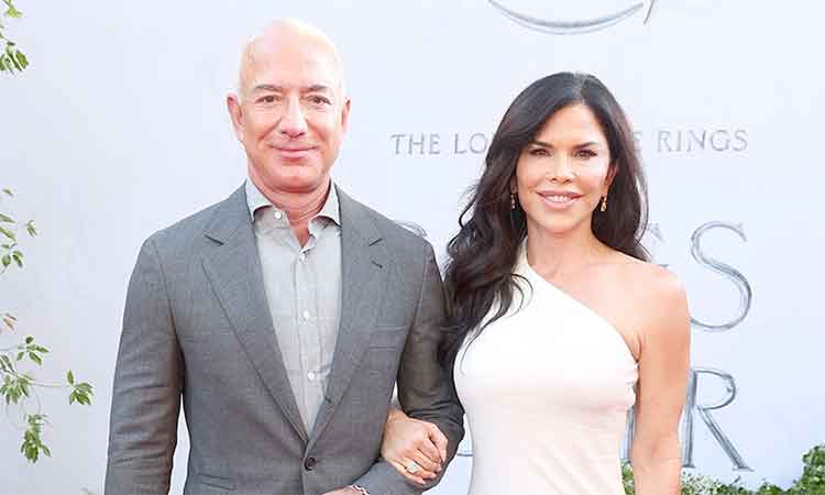 Jeff-Bezos-with-Lauren-Sanchez-750