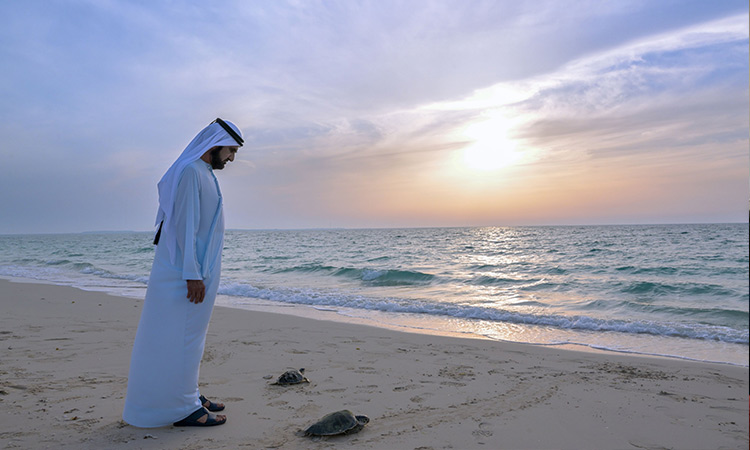 Sheikh-Mohammed-with-Turttles-750x450