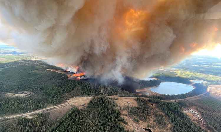 Canada-wildfire-May6-main1-750