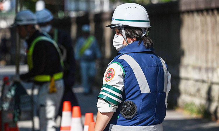 Japan-traffic-police-heatkit