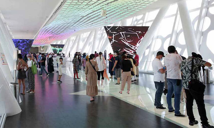 Dubaitourist-visitors