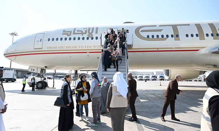 Palestinian-patients-arrives-UAE-main2-750