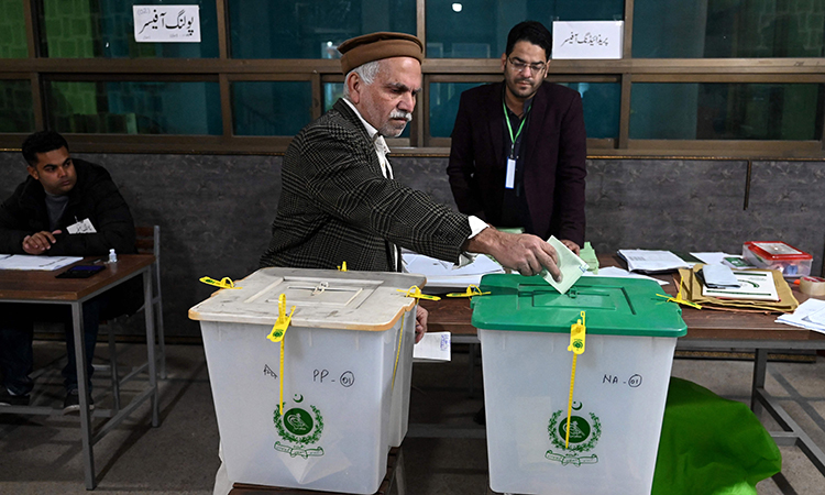Pak-vote-Feb8-main2-750