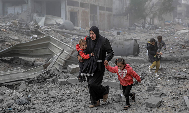 Gaza1-family-flee