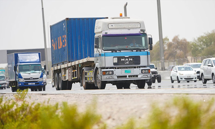 Trucks-on-Sheikh-Mohamed-Bin-Zayed-Road-750x450