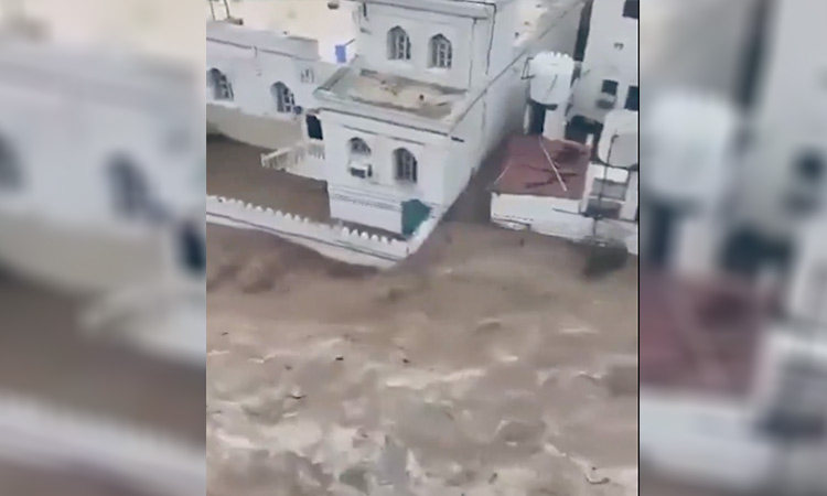 Oman-flood-blurr