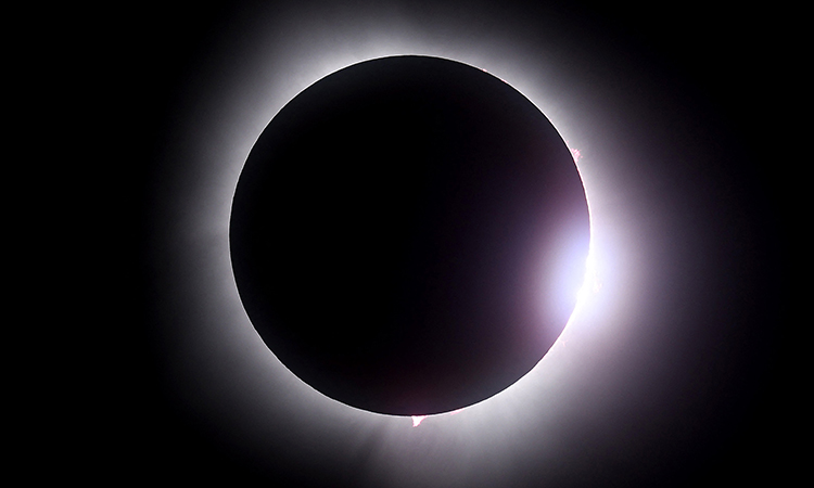 Total_Solar_Eclipse-main1-750