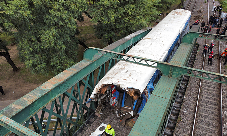 Argentine-Train-crash-May11-main1-750