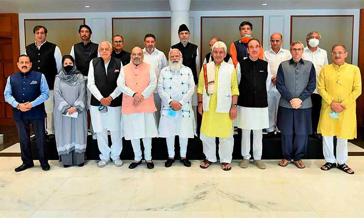 Narendra Modi with Kashmiri leadership
