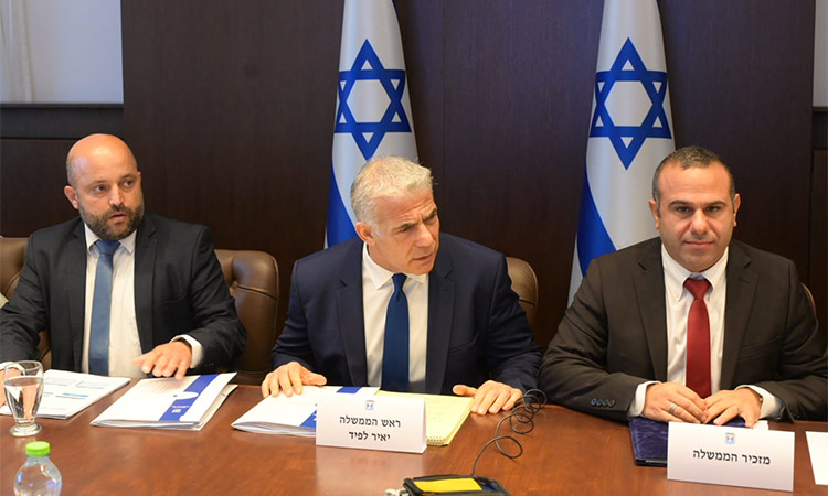 Prime Minister Yair Lapid discusses the Israel-Lebanon maritime border agreement with his security cabinet. (Twitter)