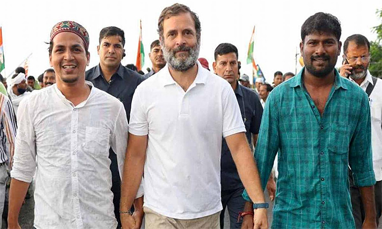 Rahul Gandhi walks with his supporters in Kurnool city of Andhra Pradesh.