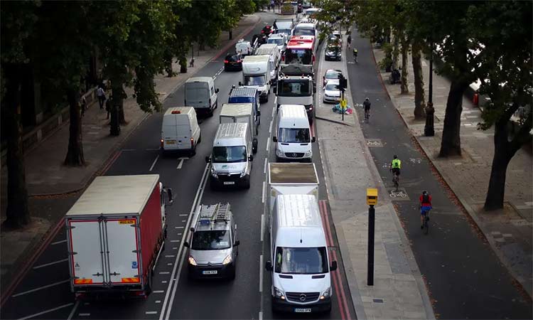 London introduced a charge on the oldest and most polluting vehicles on Monday to try to improve air quality in the British capital. Reuters