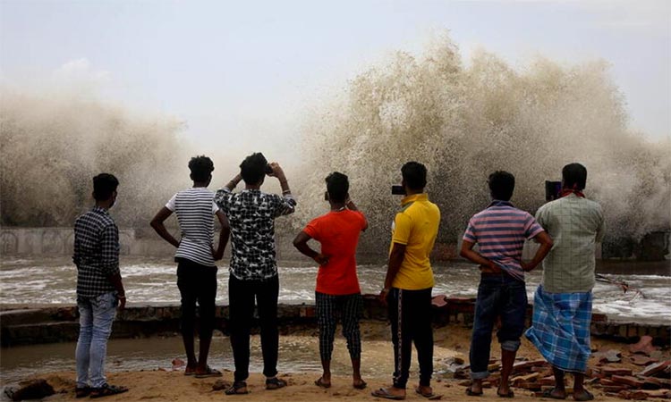Disastrous floods, deadly heatwaves and devastating cyclones are taking a heavy toll on lives and livelihood in India.