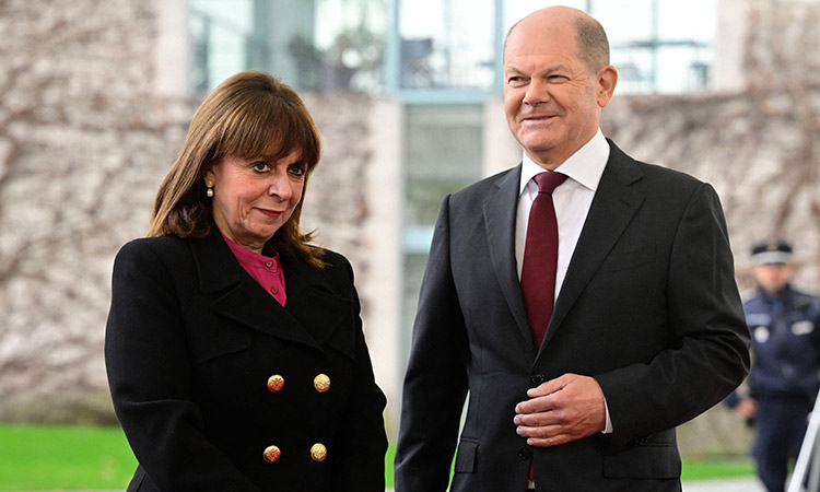 German Chancellor Olaf Scholz (right) welcomes Greek President Katerina Sakellaropoulou as she arrives for talks at the Chancellery in Berlin on Jan.20, 2023. AFP