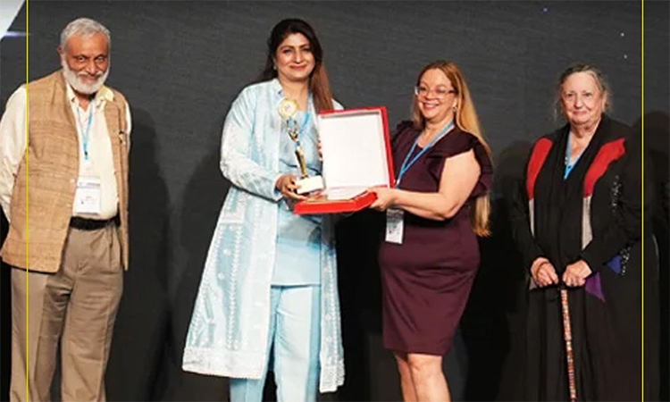 Beenish Saeed receiving her award.