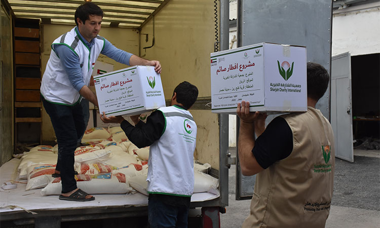 Volunteers of the Sharjah Charity International distributing Iftar meal.