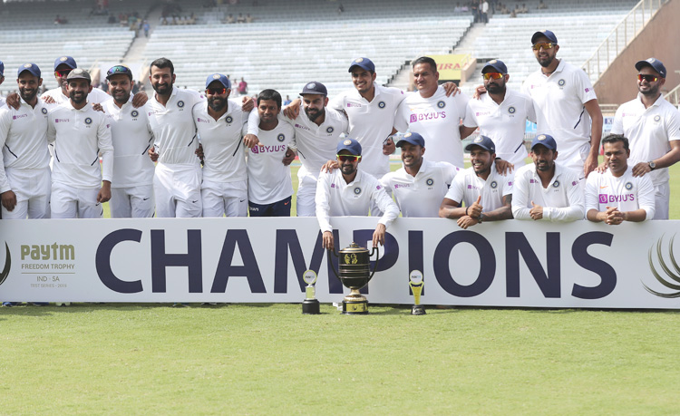 Indian-Team-with-trophy-750