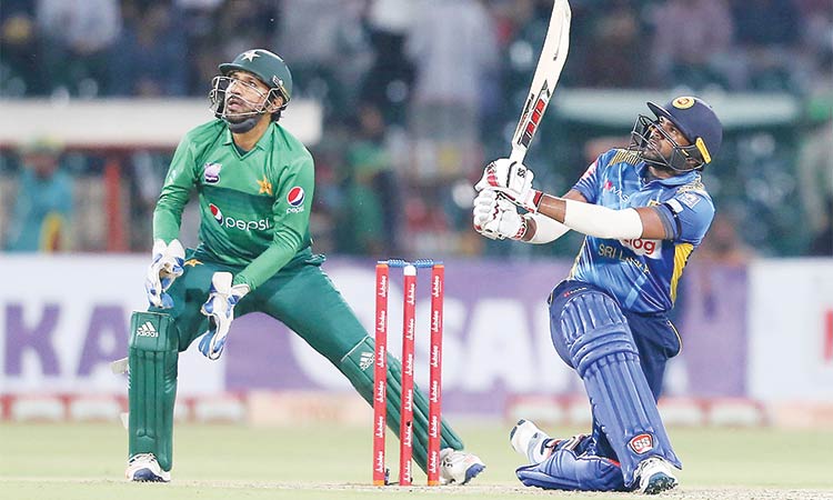 Sri Lanka take unassailable lead with Pakistan rout in second T20
