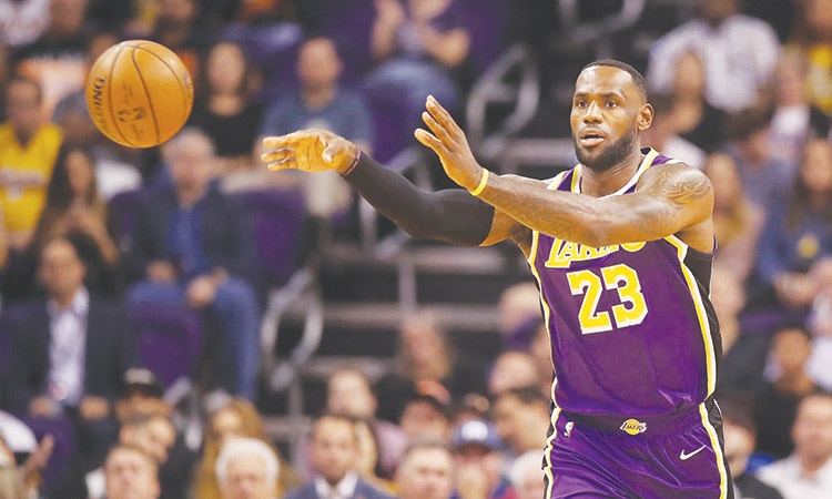 Kuzma clicks into late gear  as LeBron’s Lakers eclipse Suns