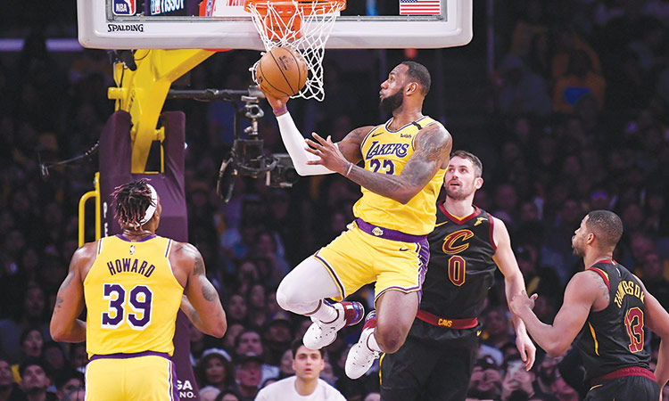James shines as Lakers beat  Cavs to extend winning streak