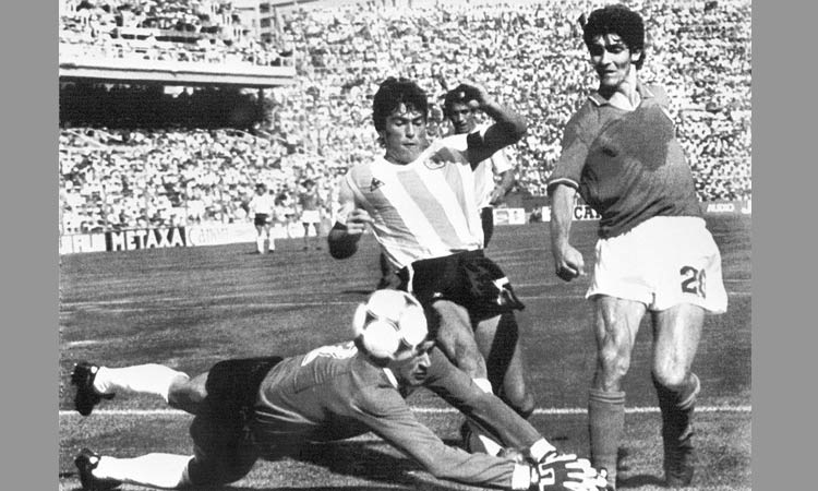 Paolo-Rossi-Football