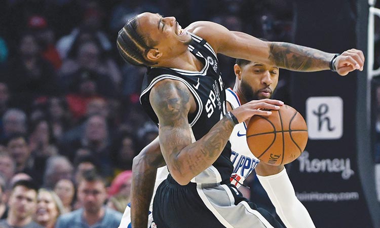 Clippers rally  to beat Spurs;  Butler scores  38 points as  Heat down 76ers