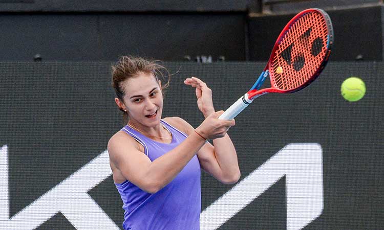 Anastasia Gasanova hits a return shot against Elina Svitolina during an ATP Adelaide International match.  Agence France-Presse