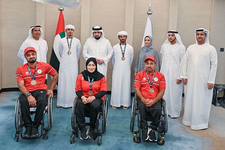 Şeyh Ahmed, Beşinci İslami Dayanışma Oyunlarında BAE madalyalarının kazananlarıyla bir araya geldi
