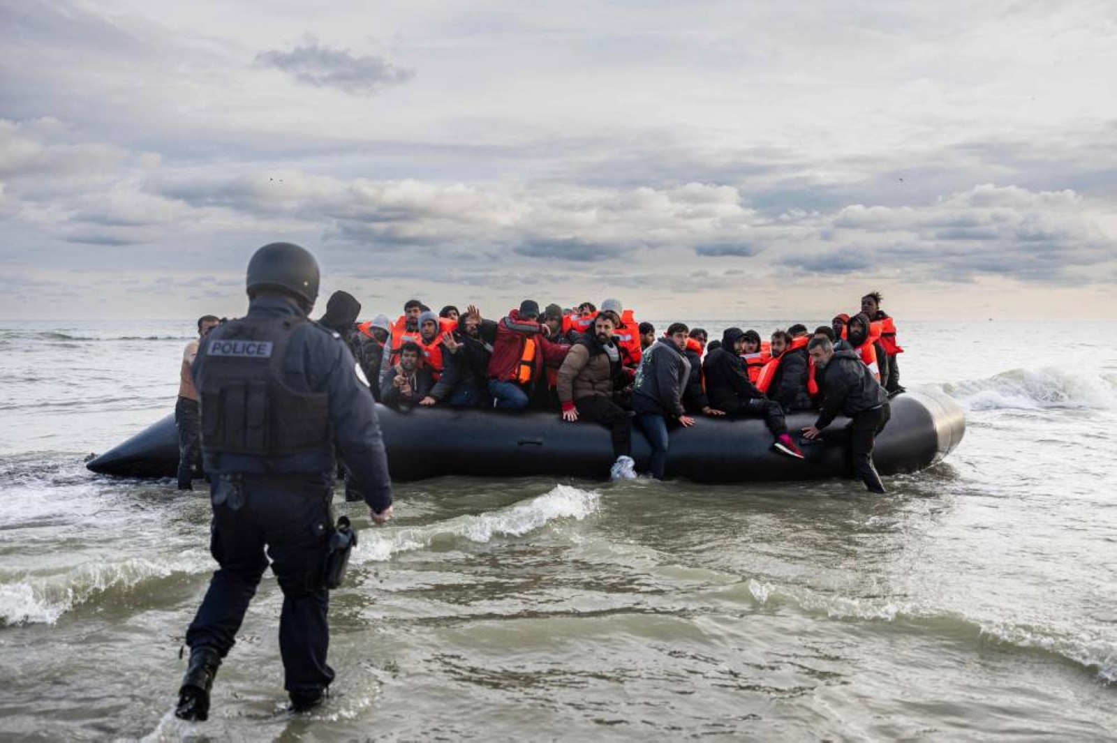 4 dead, 25 survivors in Greece after migrant smuggler allegedly forced his passengers overboard