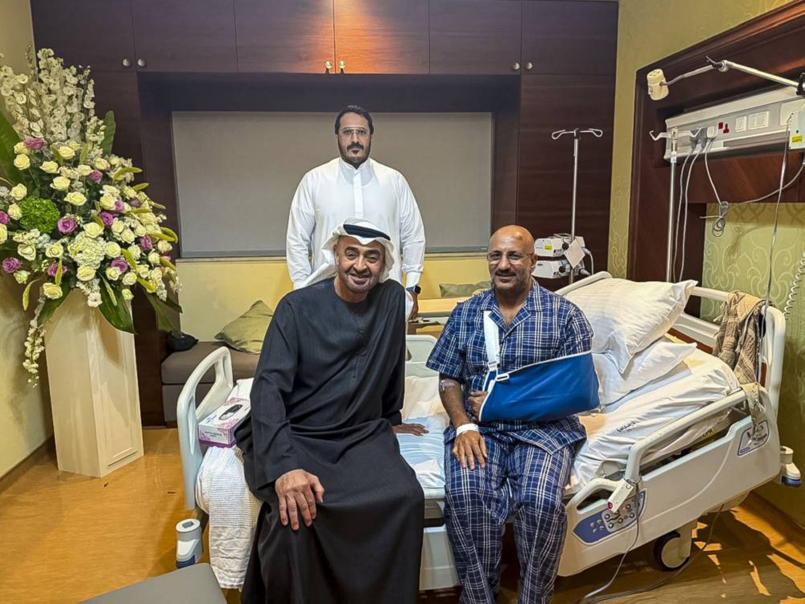 UAE President visits injured Yemeni at Zayed Military Hospital
