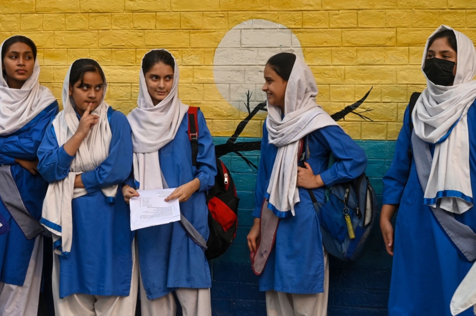 Pakistan's Punjab province shuts schools in smog-hit main cities