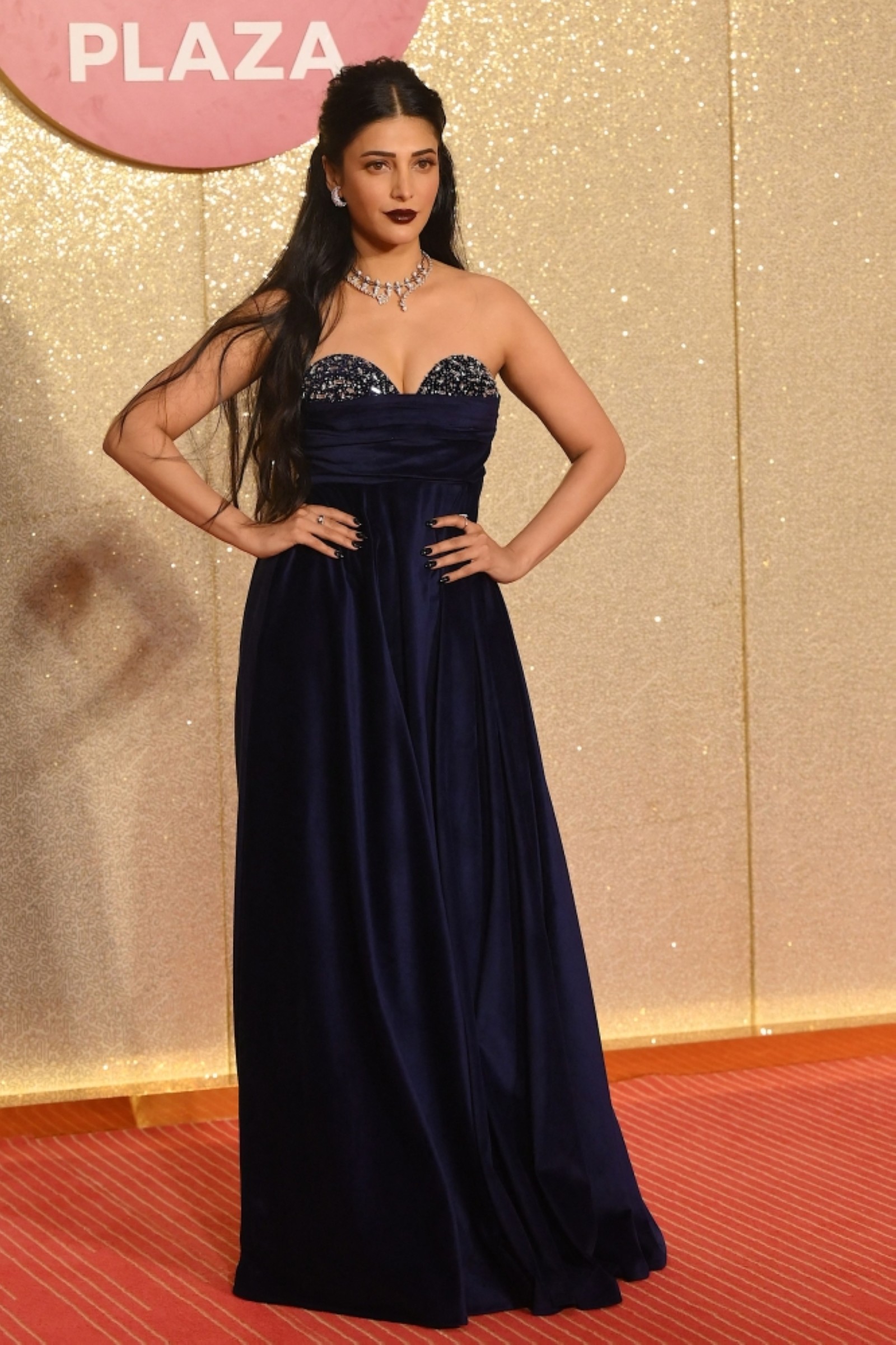 Shruti Haasan reveals her dinner table conversations with dad