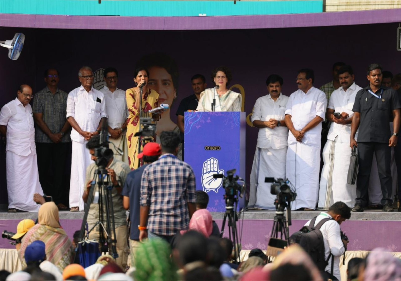 Priyanka slams BJP, vows to resolve issues of Wayanad