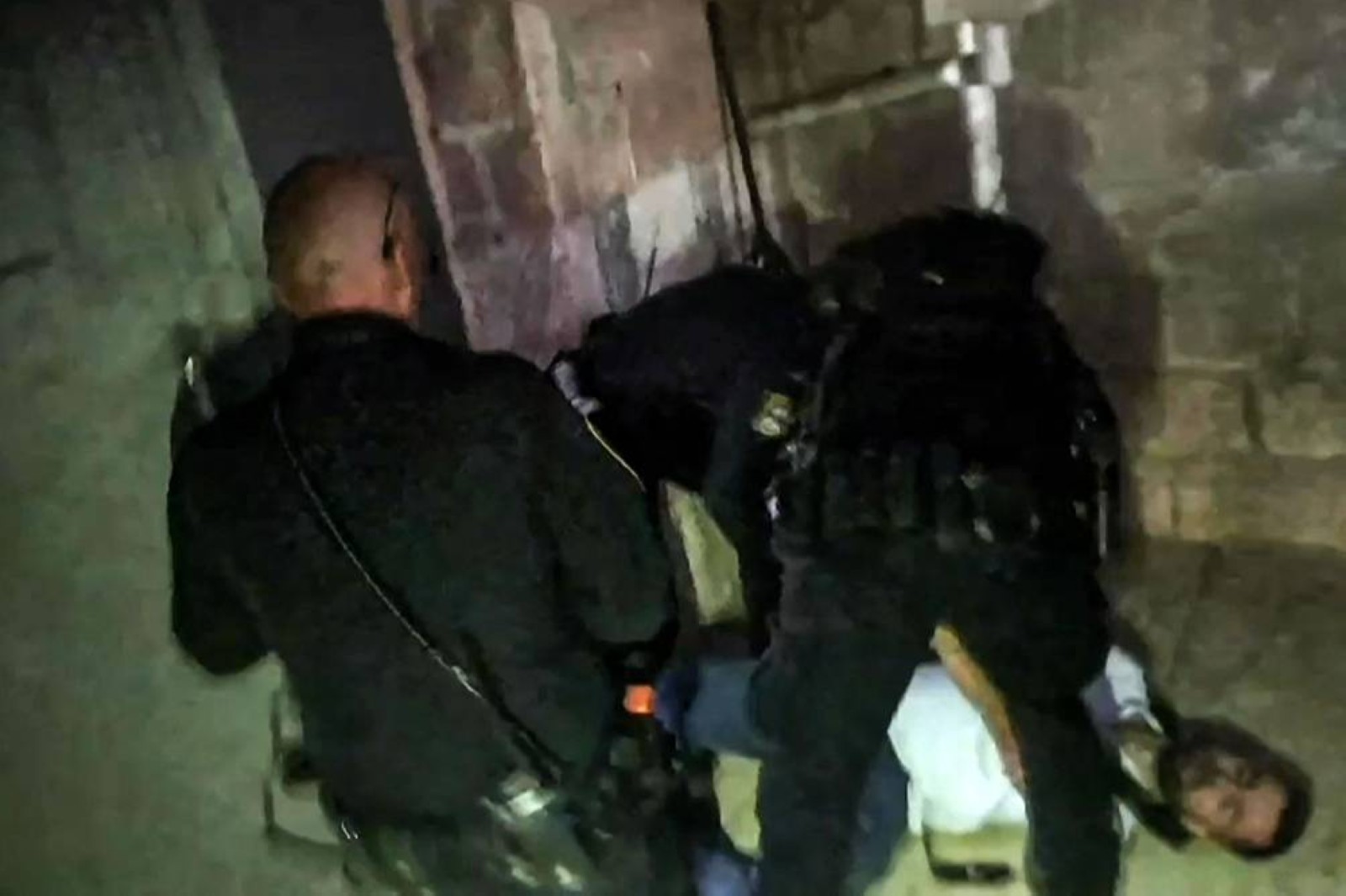 VIDEO: Israeli police arrest two French gendarmes from a church run by Paris in Jerusalem
