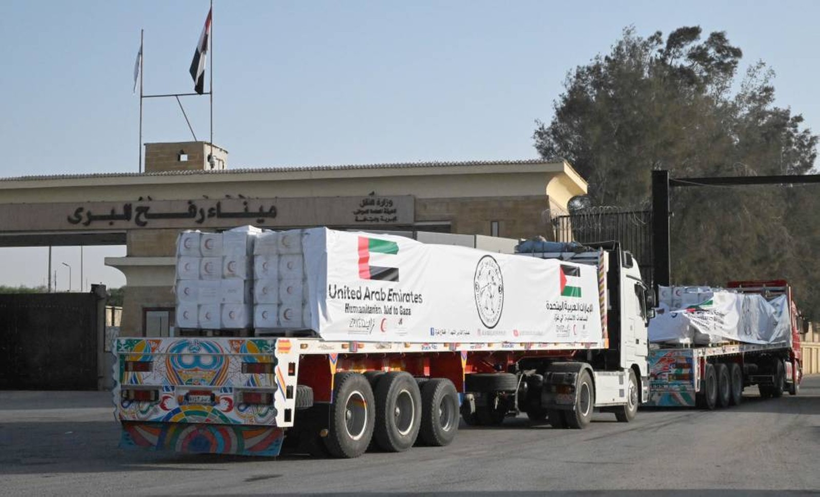 UAE sends 2 more humanitarian aid convoys to Gaza for displaced families