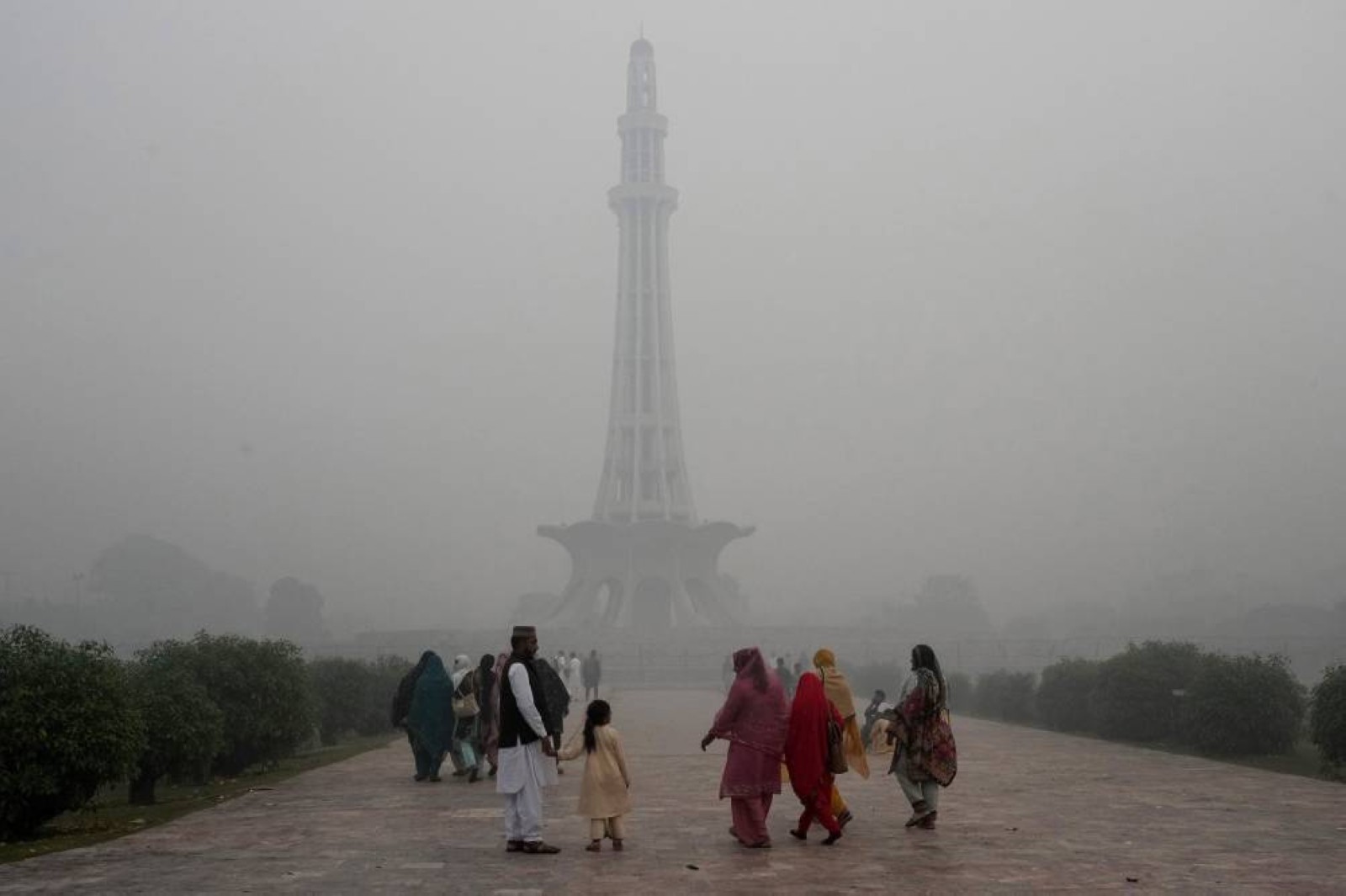 Pakistan's Punjab province shuts public places in smog-hit cities