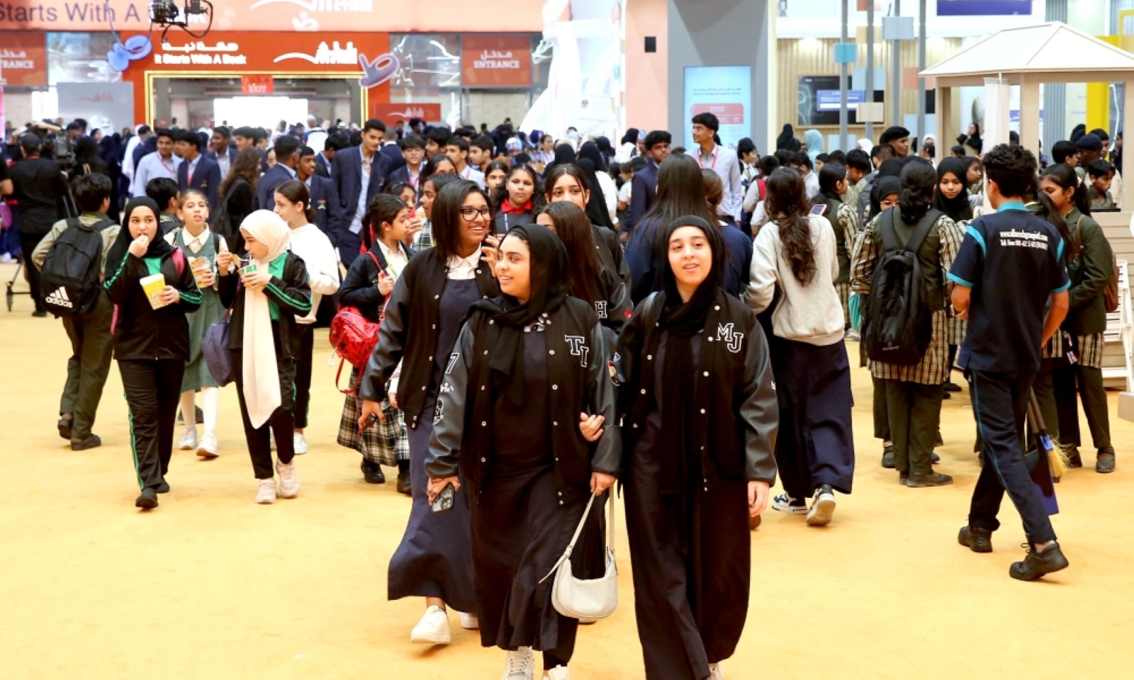 Schoolchildren share their experiences from SIBF visit