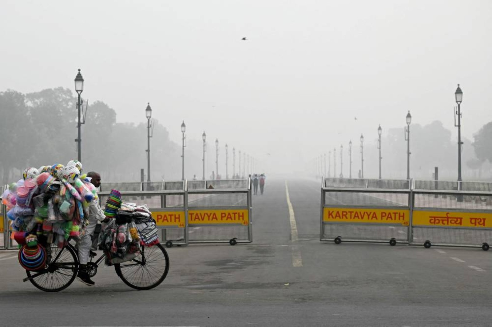 Toxic smog smothers India’s capital, crosses WHO limit