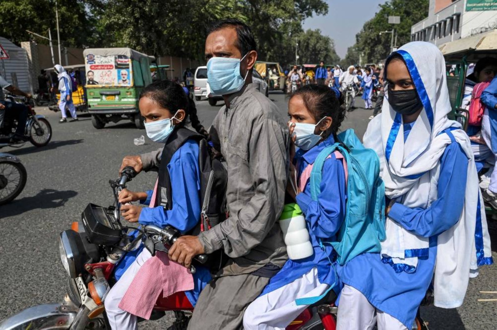 Smog turns alarming, Pak province declares health emergency, shutdown