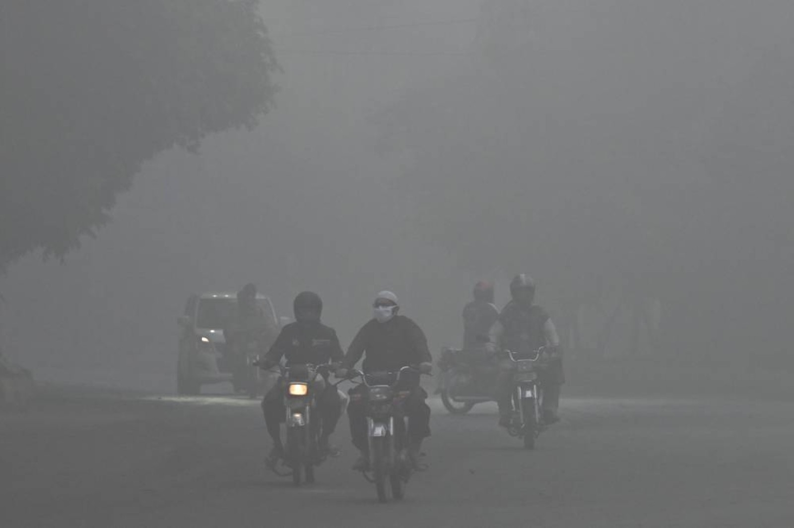 Smog turns alarming, Pak province declares health emergency, shutdown