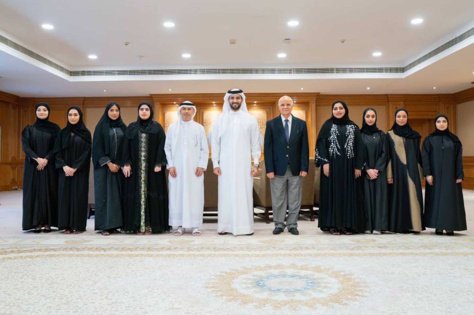 Sultan Bin Ahmed reviews scientific projects at University of Sharjah