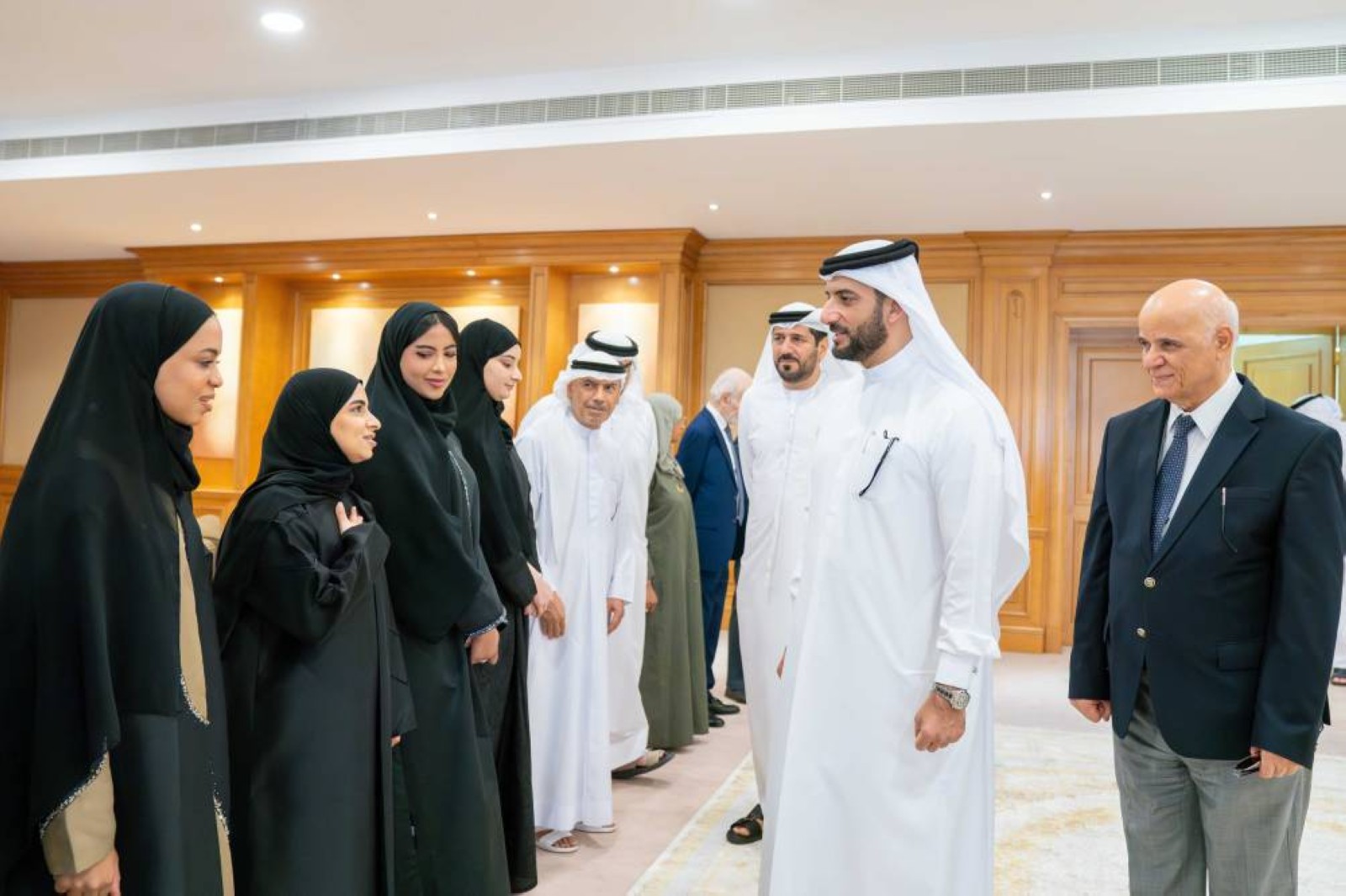 Sultan Bin Ahmed reviews scientific projects at University of Sharjah