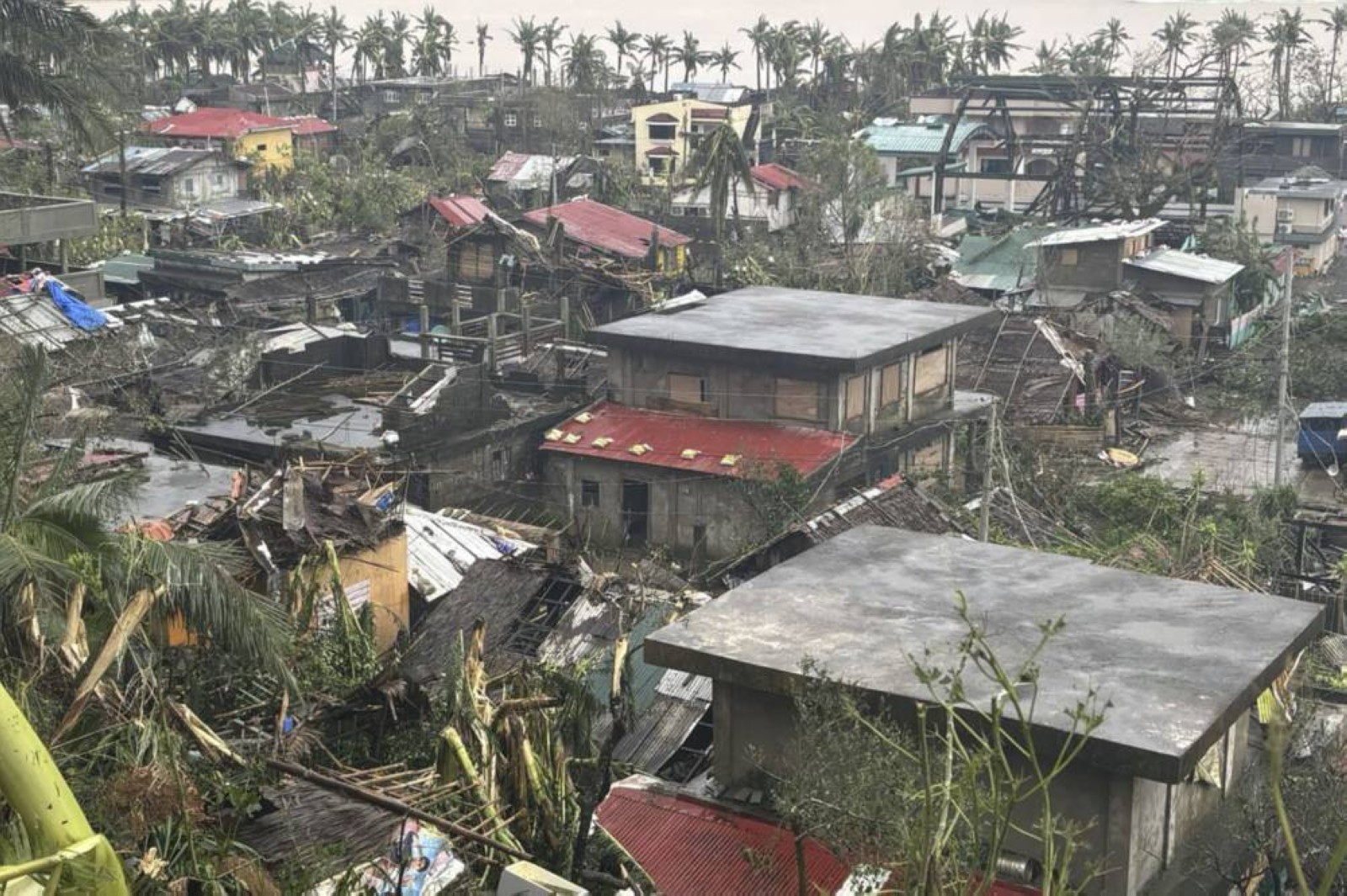 Super Typhoon Man-yi pounds the Philippines