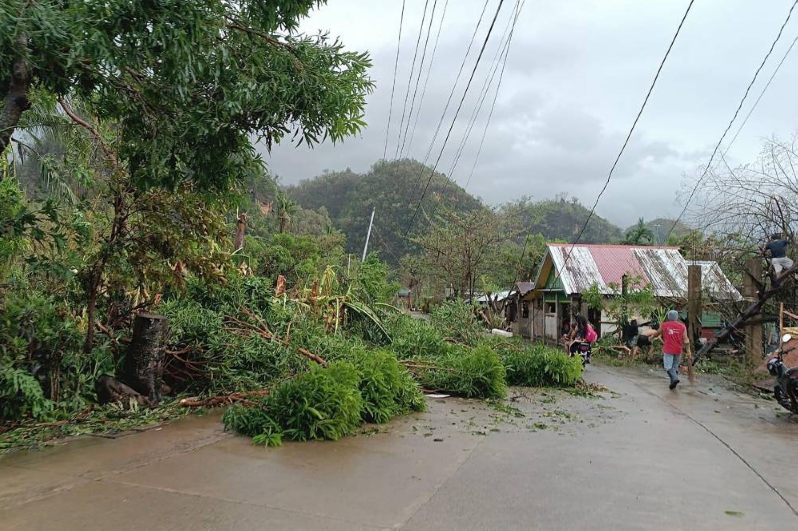 Super Typhoon Man-yi pounds the Philippines