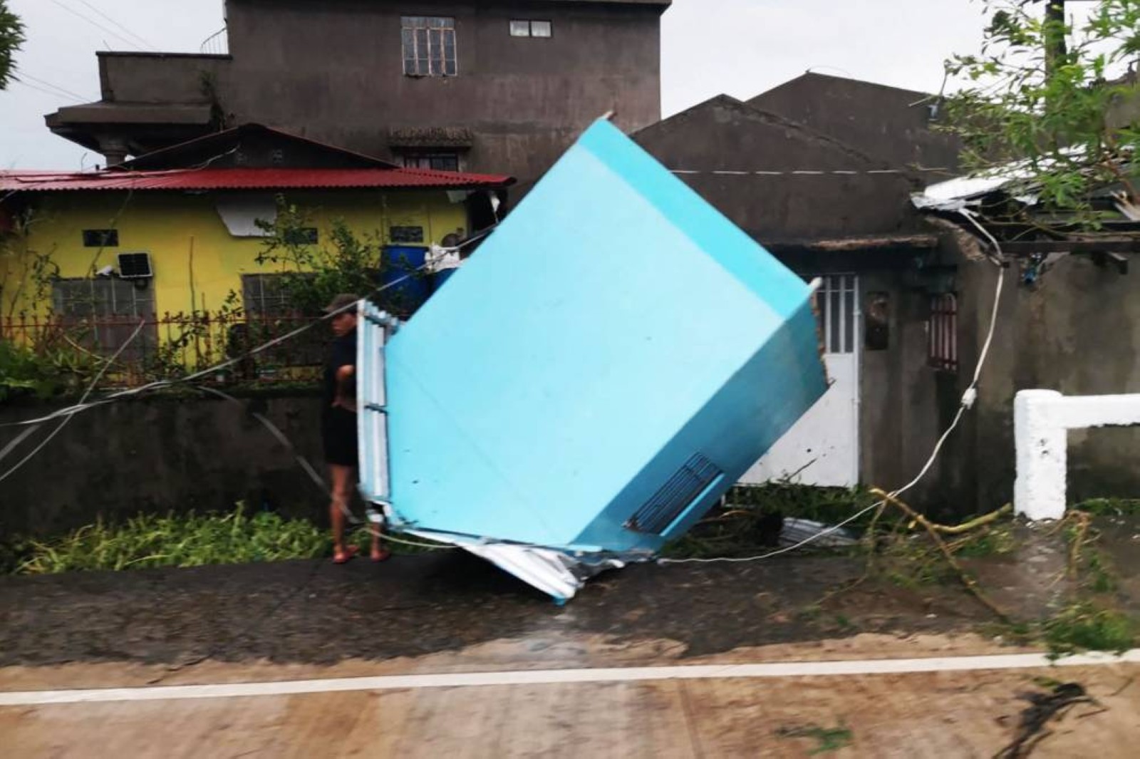 Super Typhoon Man-yi pounds the Philippines