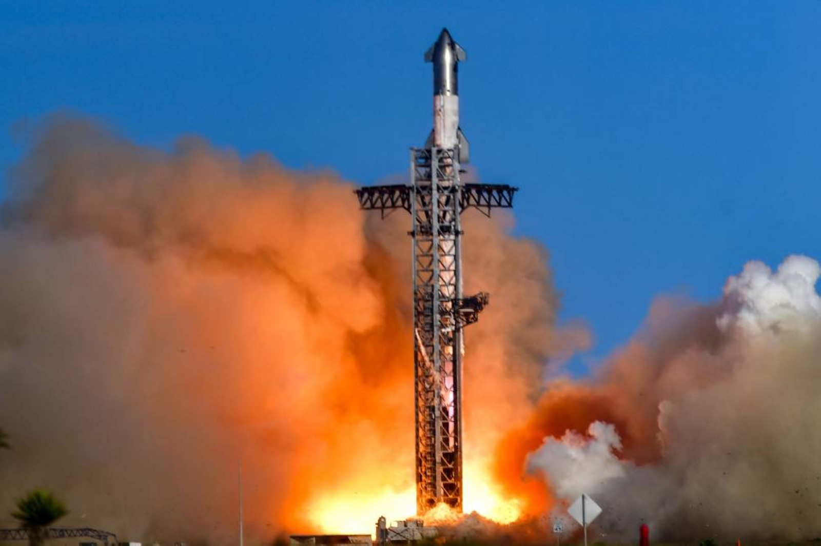 Trump and Musk solidify their bond with Texas trip for rocket launch