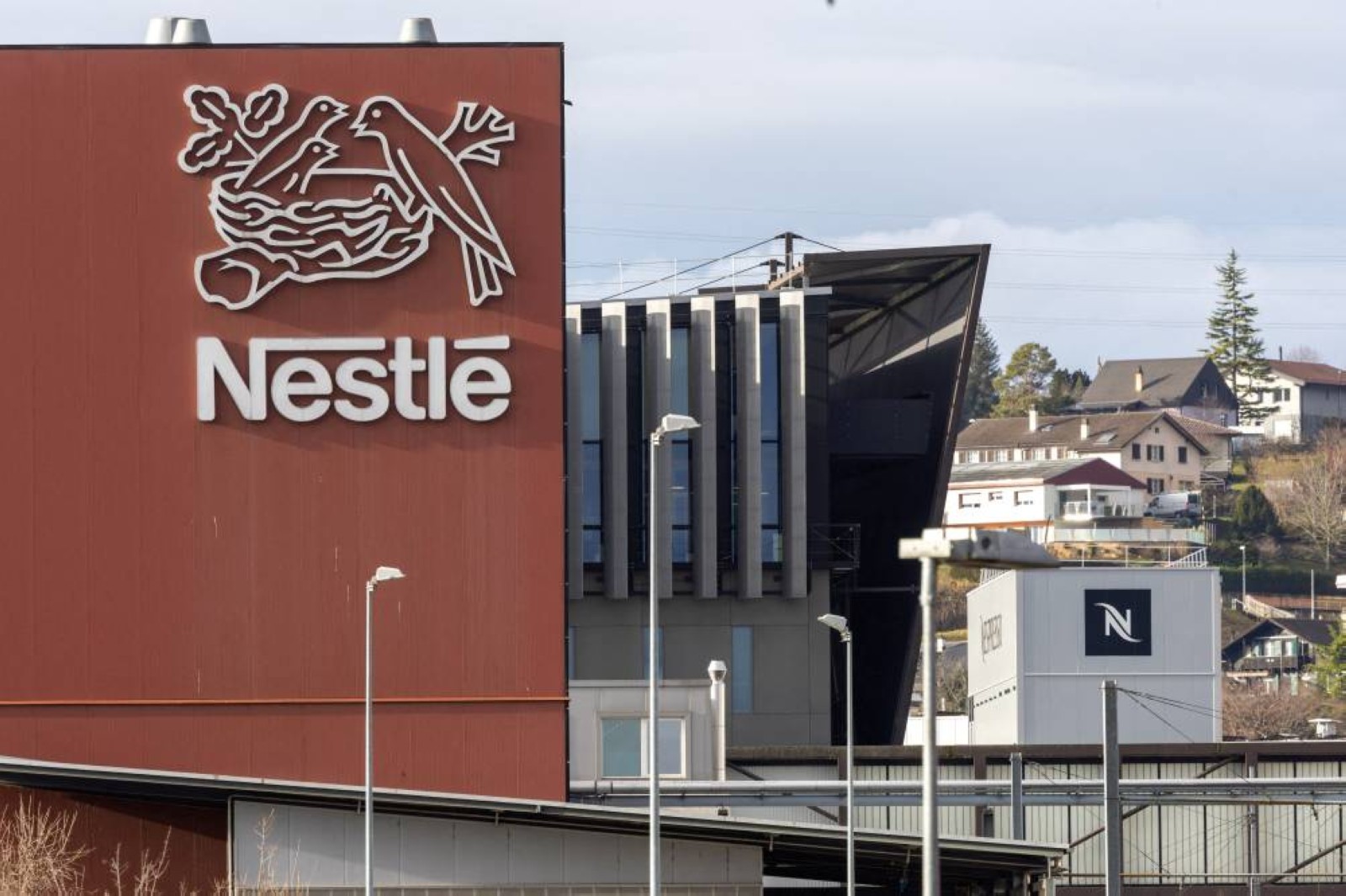 Nestle to cut costs by $2.8 billion