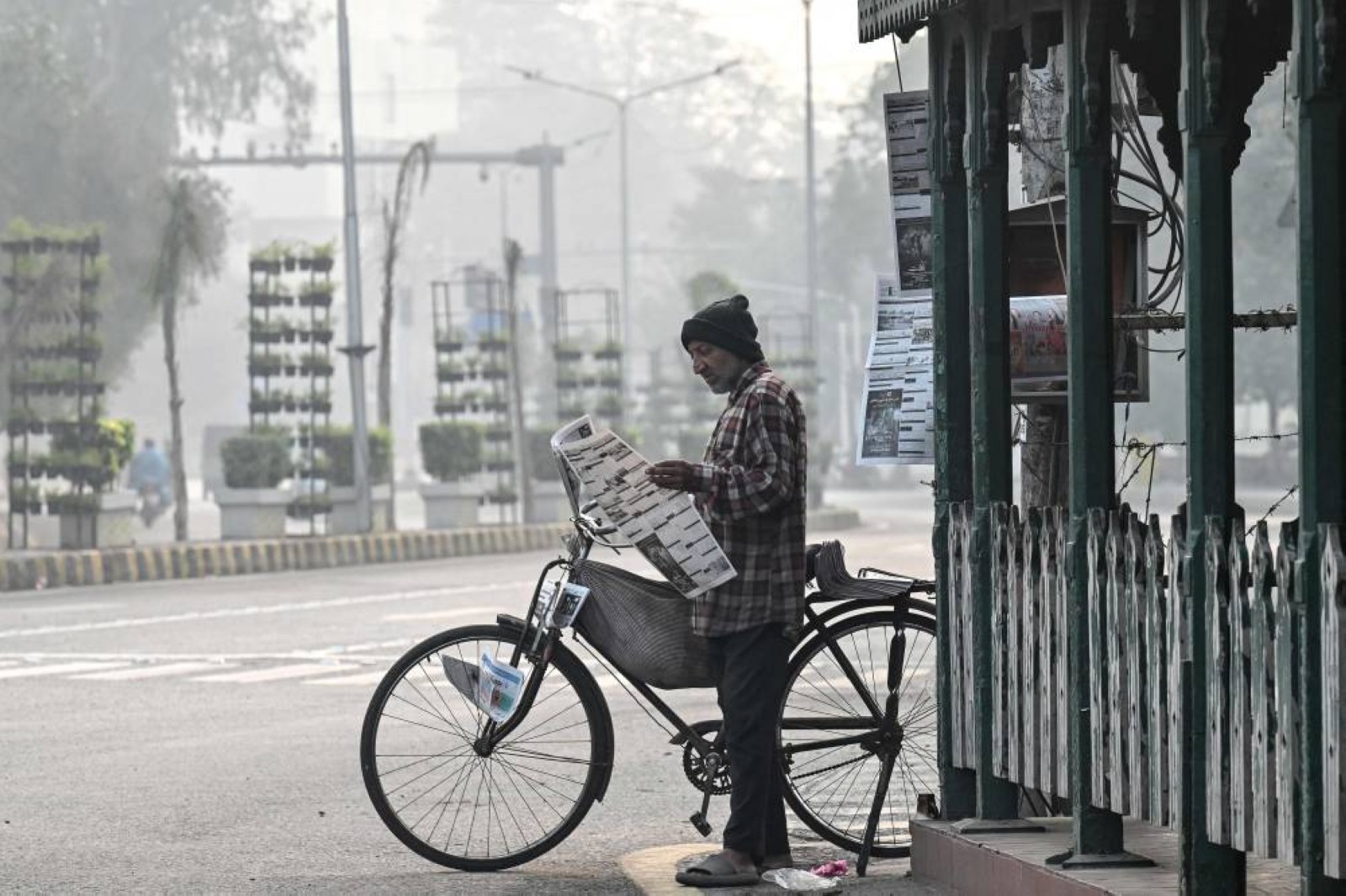 Pakistan partially stops mobile and internet services ahead of pro-Imran Khan protest