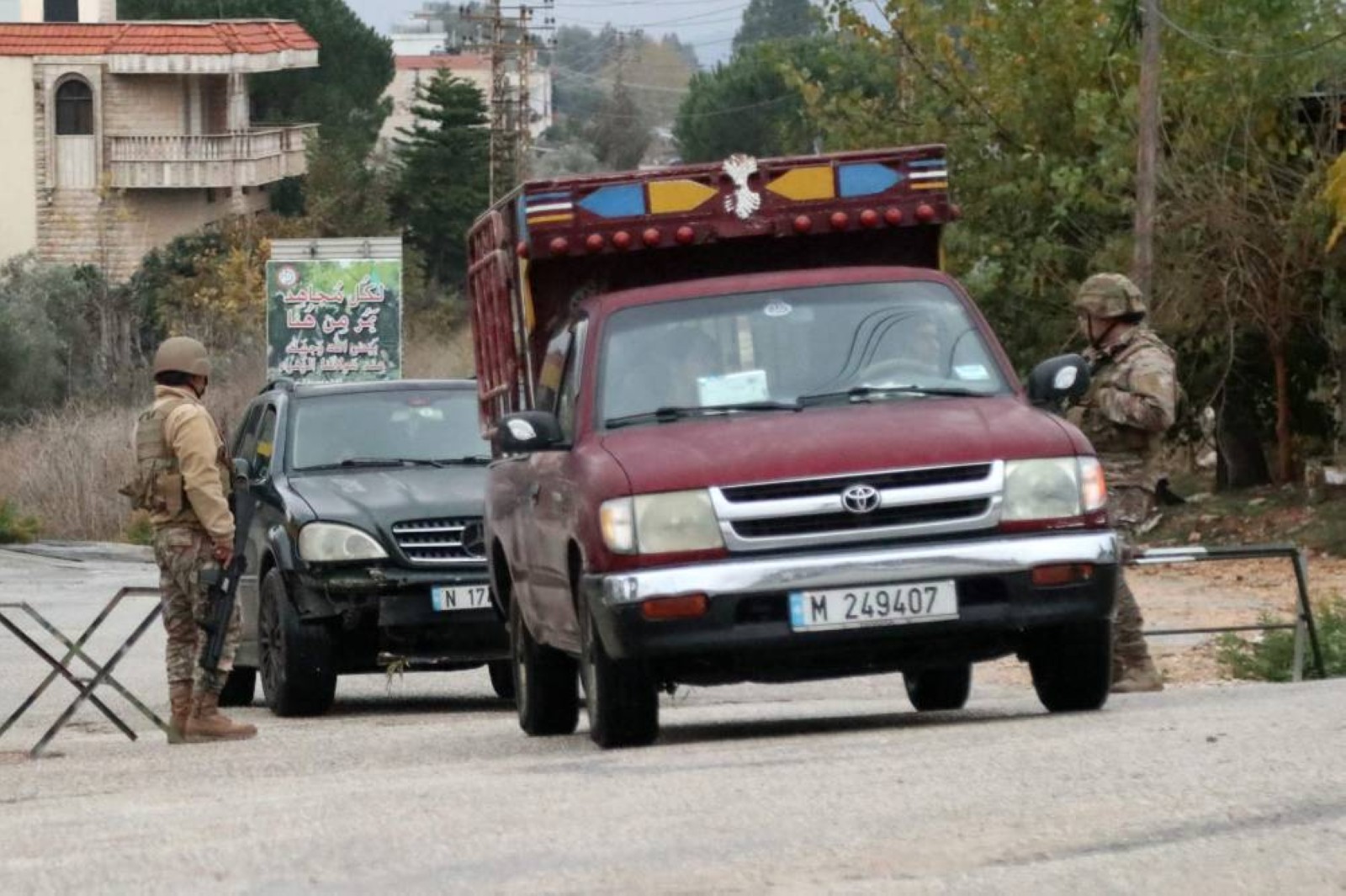 Thousands of Lebanese return to their homes